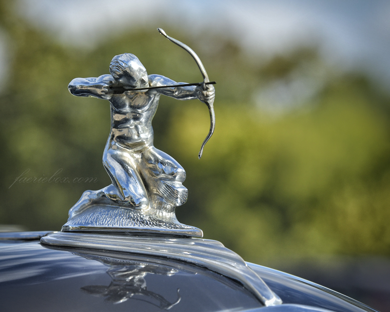 Pierce Arrow mascot